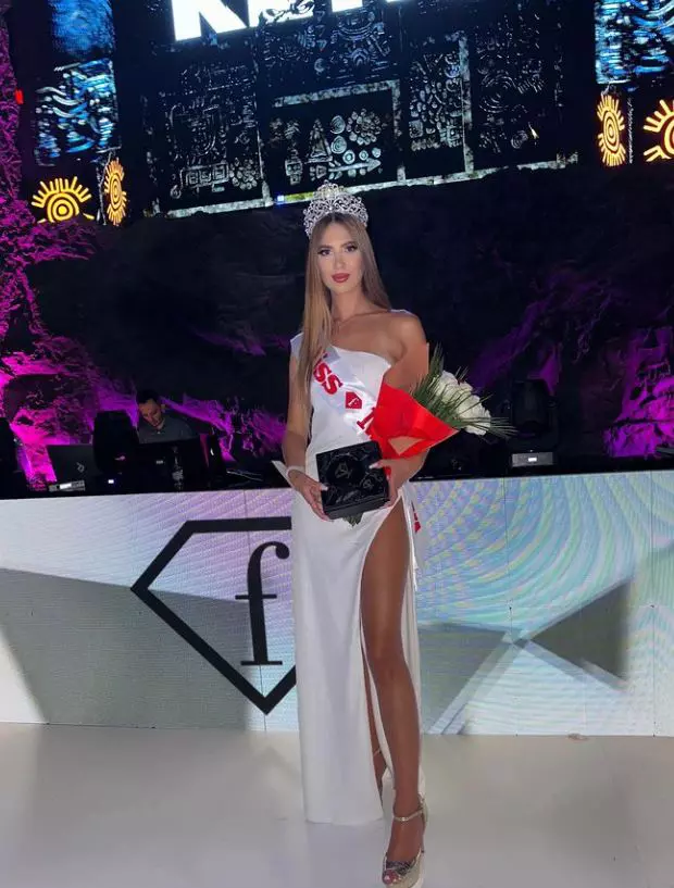 Olga, presupusa iubită a lui CRBL (4)