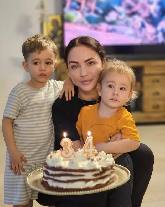 Corina Caciuc și cei doi băieți ai săi