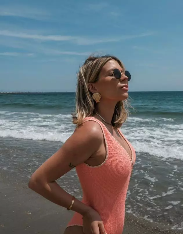 Ana Baniciu în costum de baie (2)