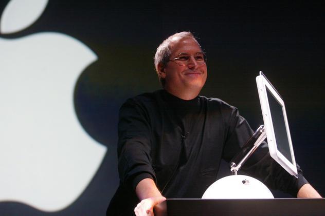 Tu şi Steve Jobs: Povesteşte-ne prima ta experienţă cu un produs Apple