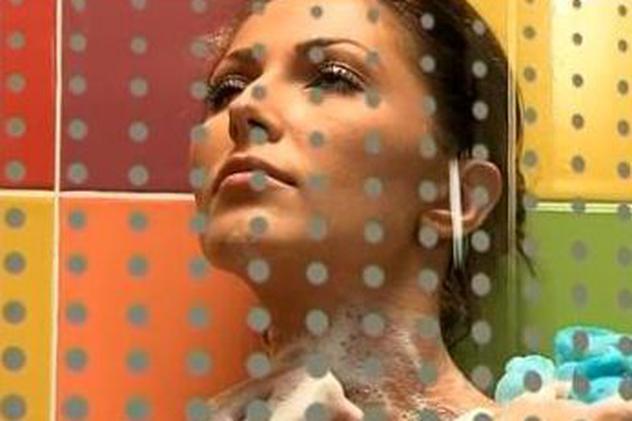 Video | Ilinca Vandici, goală în duş în "Narcisa"