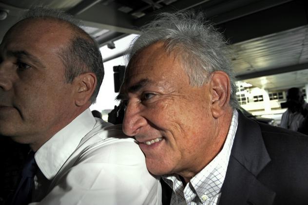 Foto | Dominique Strauss-Kahn, fericit că se întoarce în Franța