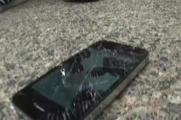 Video | Care e mai rezistent la căzături, iPhone 4S sau Samsung Galaxy SII?