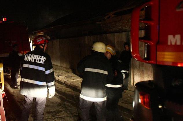 Un club de fiţe din Sibiu a ars aseară. A fost focul pus intenţionat?