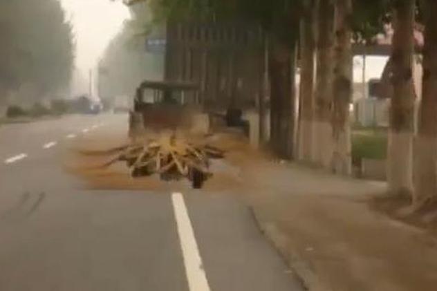 Uite ce idee ingenioasă de a curăţa strada au avut chinezii! | VIDEO