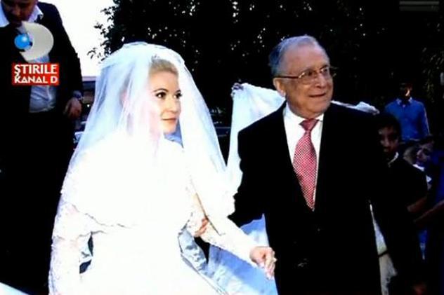 Nuntă cu mare ştaif! Ion Iliescu a condus MIREASA LA ALTAR! FOTO