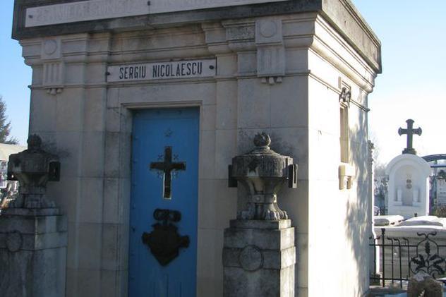 Înainte să moară, Sergiu Nicolaescu a mers să aprindă lumânări la mormintele părinţilor