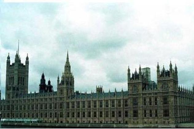 Scandal sexual în Parlamentul Angliei! Un bărbat este acuzat de viol asupra altui bărbat