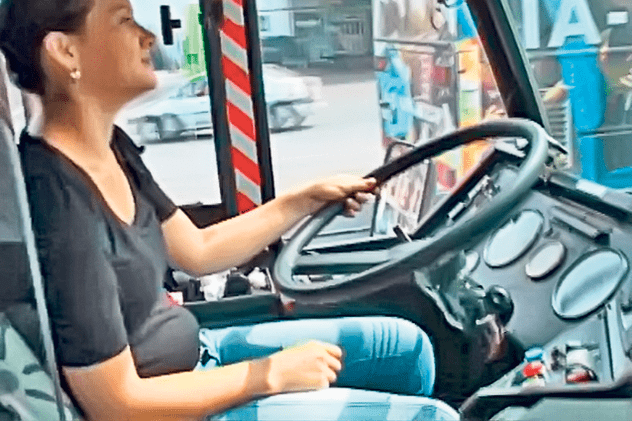 Tinerii pot deveni șoferi profesioniști de la 18 ani