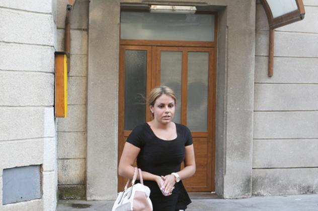 Mădălina Secuianu, prietena lui Ip Rustem, arestat pentru furtul a 23 de kilograme de bijiterii:  ”Un poliţist i-a cerut 100.000 de euro iubitului meu ca să-l elibereze!”