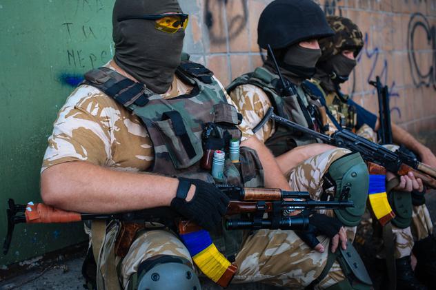 Doi români luptă pentru separatişti în estul Ucrainei, susţine un lider separatist 