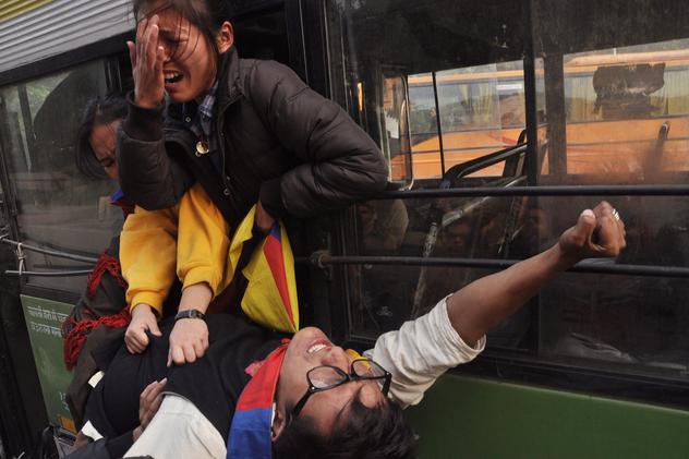 ACCIDENT CUMPLIT în TIBET: 44 de morţi şi 11 răniţi, după prăbuşirea unui autocar într-o prăpastie