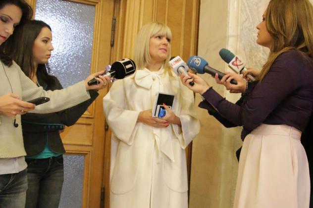 Elena Udrea se ia la ceartă cu fosta soție a lui Condrea