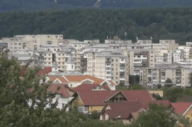 EXCLUSIV. ”Arzoii” scot România la vânzare pe internet! Un oraș a fost dat deja, la bucată!