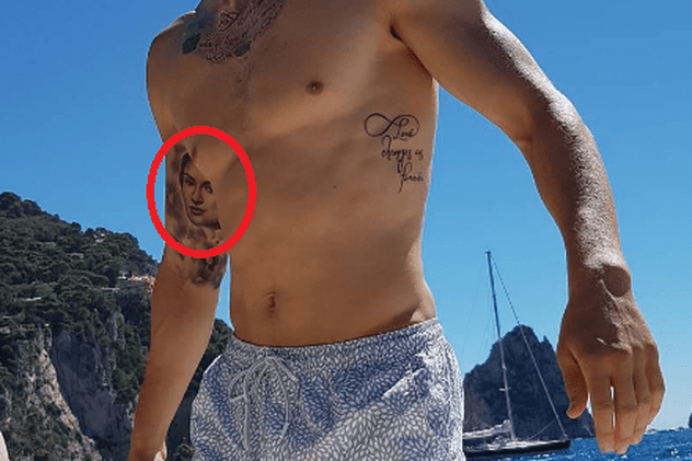 Vlad Chiriches a postat pe rețelele de socializare o fotografie din vacanță în care se vede tatuajul cu chipul soției sale