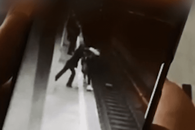 Momentul în care Alexandra a fost agresată pe peron