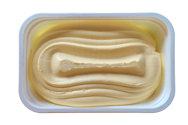 Asociația Națională de Protecția Consumatorilor - InfoCons - a aflat, în urma unui studiu, care este margarina cu cele mai multe E-uri (aditivi alimentari). Cutie cu margarină