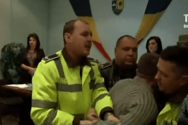 Consilieri locali din Moreni, scoși în cătușe din sala de ședințe a Consiliului Local