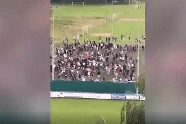 1.000 de oameni au mers la un meci de fotbal în Elveția și au invadat terenul. N-au dat doi bani pe regulile de distanțare socială