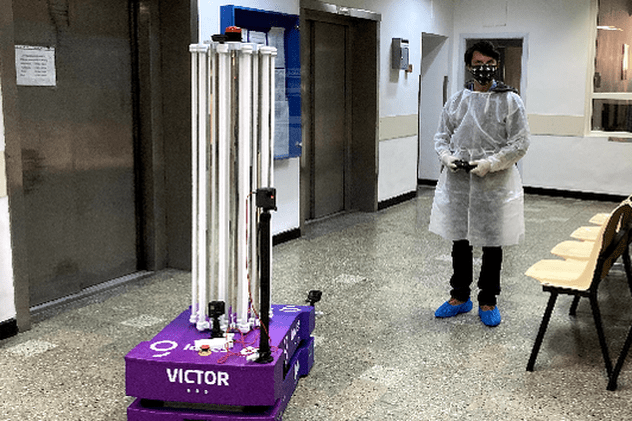 VIDEO | Victor, robotul capabil să distrugă coronavirusul cu ajutorul radiațiilor, realizat de o companie românească