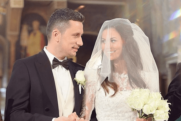 Flick și Denisa Hodișan s-au căsătorit religios. Ce rochie a purtat mireasa în cea mai importantă zi din viața ei