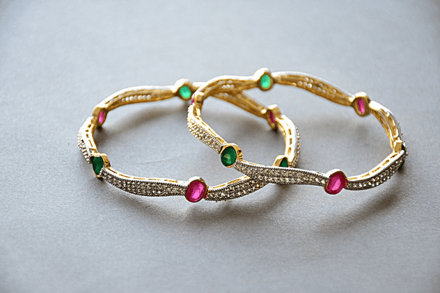 (Publicitate) Cele mai frumoase cadouri de damă: Seturi de bijuterii de aur