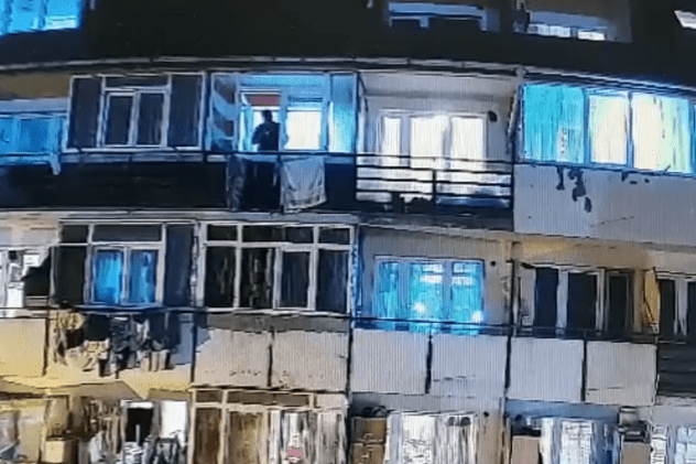 Primăria Pitești va evacua o familie dintr-un bloc social, deoarece a aruncat gunoi pe geam. Autoritățile au montat camere de supraveghere ca să afle cine face mizerie