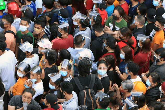Haos la Manila. Filipinezii s-au îmbulzit să se vaccineze înainte ca regiunea să intre în carantină