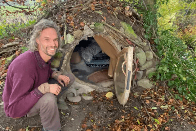 Omul modern al peșterilor. Un elvețian trăiește de câțiva ani într-o grotă săpată pe proprietatea sa: „Am chiar și WiFi”
