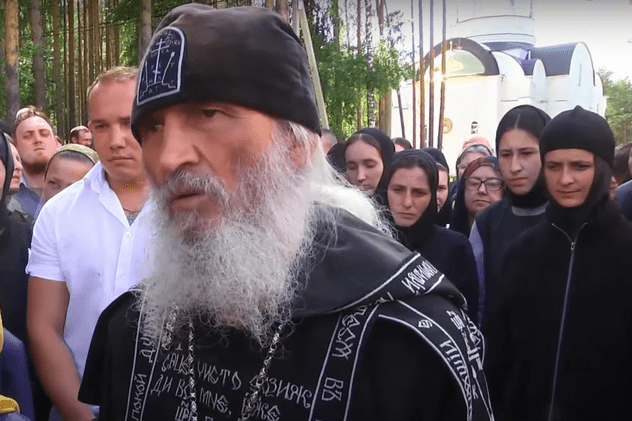 Călugăr ortodox din Rusia, condamnat la închisoare după ce a negat pandemia. De ce a fost acuzat