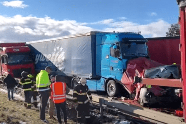 Carambol cu peste 40 de mașini și camioane, pe o autostradă din Cehia. Cel puțin 6 persoane au fost rănite