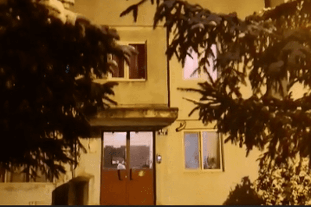 Adolescentă în stare gravă la spital, după ce a căzut de la etajul al treilea al unui bloc din Pitești