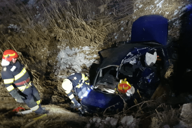 Doi copii au murit după ce o mașină a fost lovită de tren, în Bistrița-Năsăud
