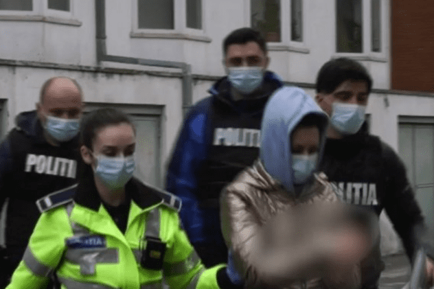 Femeia care și-a bătut fetița de 2 ani, cercetată în libertate. Nu mai are voie să se apropie de copil