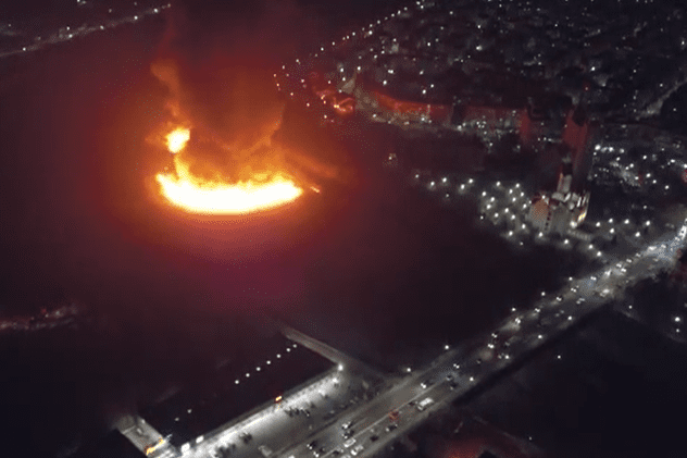VIDEO | Incendiu uriaş de vegetație în Vâlcea. Imagini surprinse de dronă