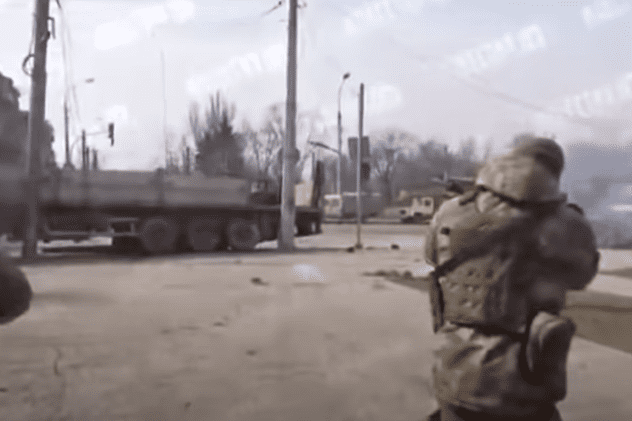 Filmare virală cu luptători ceceni care trag într-un semafor: „O bătălie aprigă între kadîroviți și semaforul Bandera”