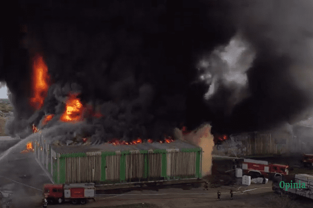 Incendiu puternic în Timișoara, la o fostă fabrică de țigări. În hala de lângă e depozitat azotat de amoniu lichid