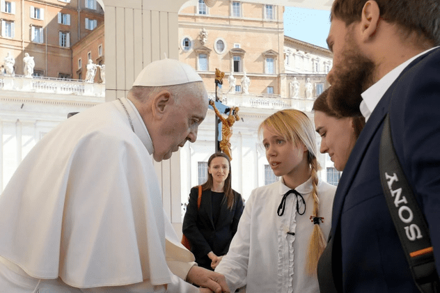 Papa Francisc le-a primit la Vatican pe soțiile luptătorilor de la Azovstal. „Este ultima noastră speranță”
