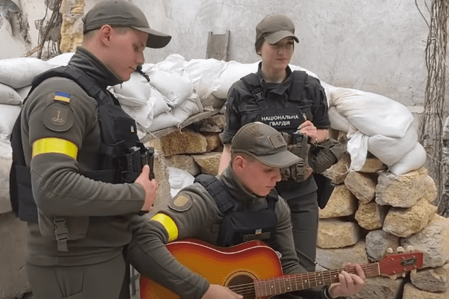 Piesa câștigătoare de la Eurovision, imnul soldaților din Ucraina. Versurile au fost scrise inițial pentru mama solistului