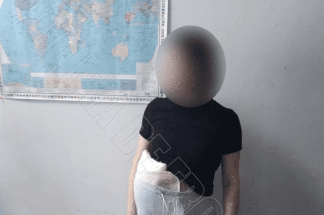 Femeie din Ucraina, prinsă cu 2 kg de droguri lipite pe corp, la intrarea în Moldova