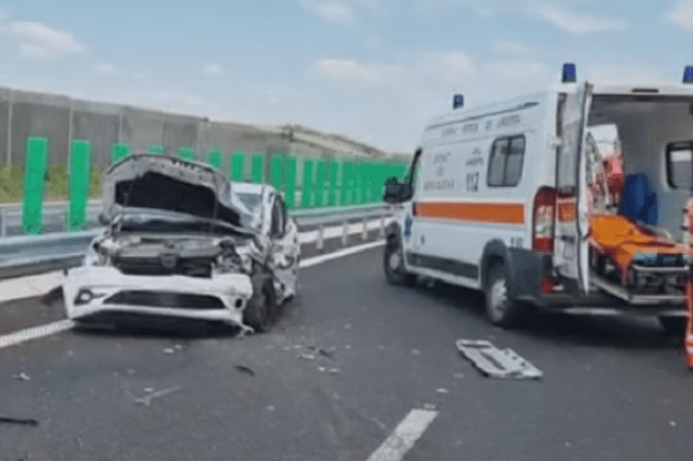 VIDEO |  3 persoane, rănite pe Drumul Expres Craiova-Pitești, după ce o șoferiță a mers 4 km pe contrasens
