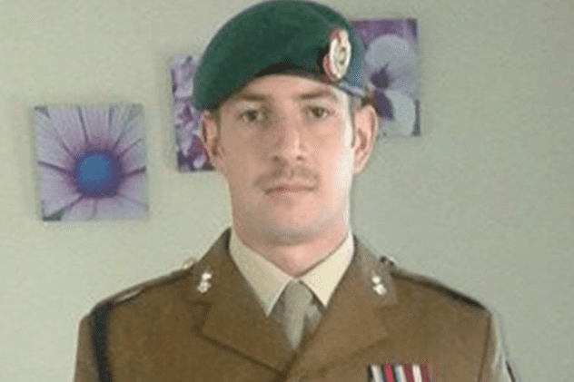 Un veteran britanic care a luptat în Afganistan și-a înjunghiat mortal vecinii care îi ocupaseră locul de parcare. Ce condamnare a primit