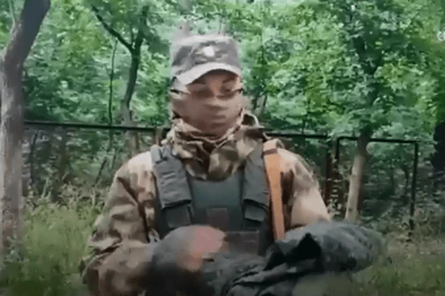 Soldații din Donețk care luptă de partea rușilor își prezintă „echipamentul”, într-o filmare difuzată de ucraineni: „Viața lor nu contează pentru nimeni”