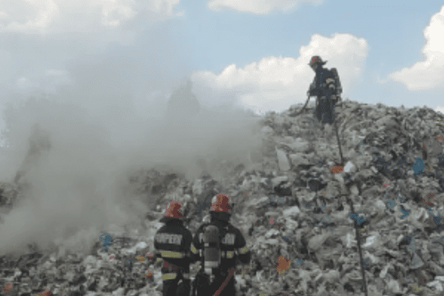 Incendiu la stația de sortare a gropii de gunoi din Arad. Au ars 1.000 de kilograme de deșeuri