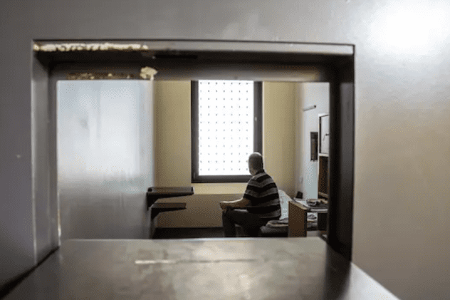 Evadarea secolului! Un deținut algerian a scăpat dintr-o închisoare din Elveția pe trapa prin care primea mâncarea