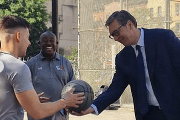 Președintele Serbiei a jucat baschet cu trei americani, la New York, înainte să vorbească la Adunarea Generală a ONU