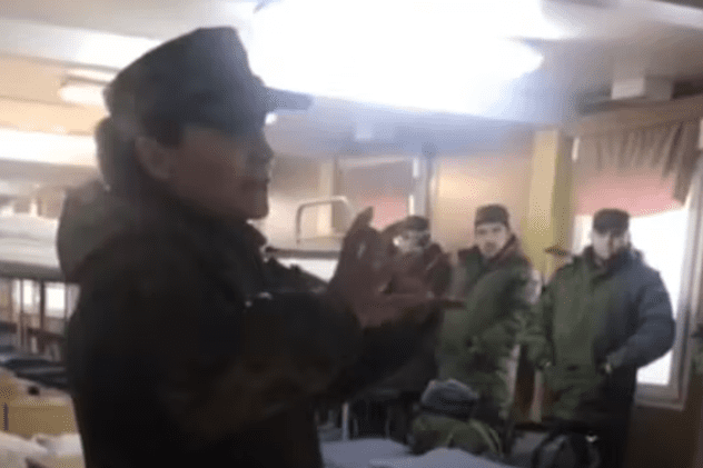 „Nu mai sunt garouri. Cereți soțiilor să vă trimită tampoane!”. Dialogul dintre un ofițer de recrutare și rușii mobilizați în sud-estul țării