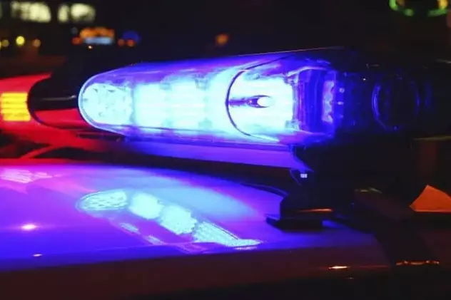 Bărbat din Pitești, prins de polițiști în timp ce-și bătea soția. Agenții au mers la el acasă după un conflict în trafic