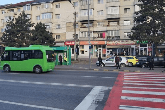 Călători uitați într-un autobuz cu ușile închise, la Suceava. Șoferul a plecat la magazin