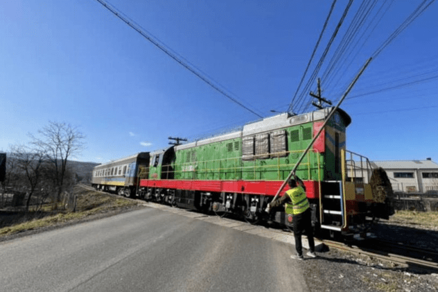 Circulația feroviară a fost dirijată cu prăjina pe o linie redeschisă între Ucraina și România